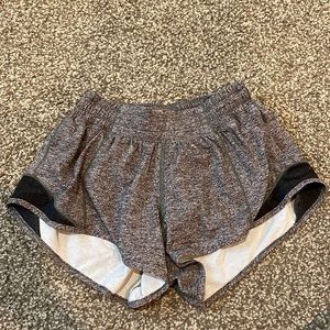 heather grey size 2 lululemon hotty hot shorts 2.5 in
